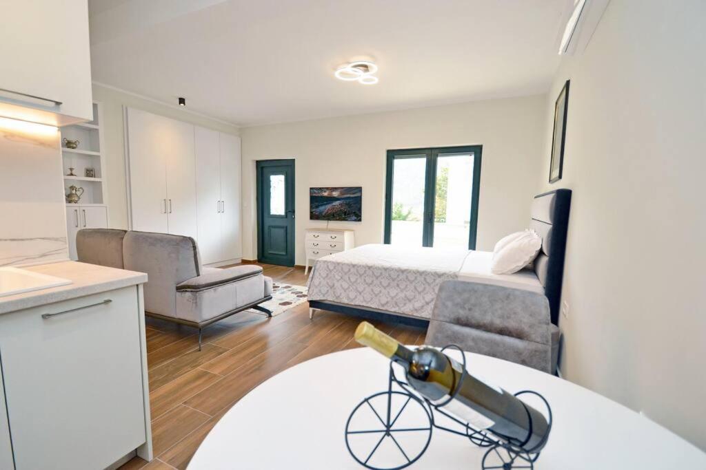 Urban Escape For Two In Kotor Apartment Exterior photo