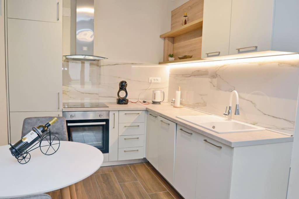 Urban Escape For Two In Kotor Apartment Exterior photo
